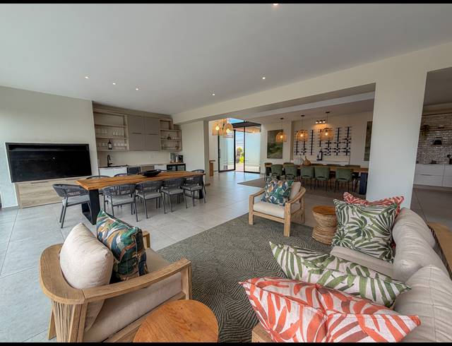 5 BEDROOM FREEHOLD FOR SALE IN MIDSTREAM HEIGHTS